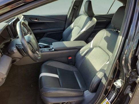 Used 2025 Toyota Camry SE FWD image 26