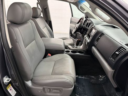 Used 2017 Toyota Sequoia Platinum AWD/4WD image 16