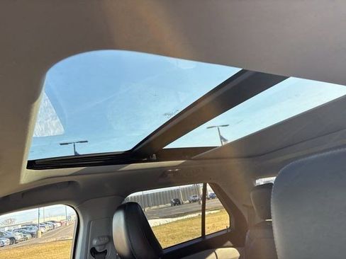 Used 2022 Ford Explorer XLT w/ Equipment Group 202A image 31