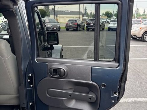 Used 2008 Jeep Wrangler Unlimited Sahara AWD/4WD image 14