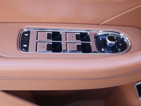 Used 2024 Bentley Flying Spur V8 AWD/4WD image 14