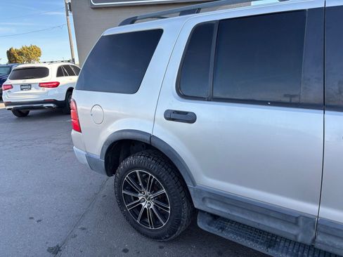 Used 2003 Ford Explorer XLT image 3