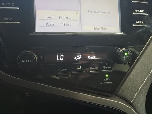 Used 2019 Toyota Camry SE FWD image 23
