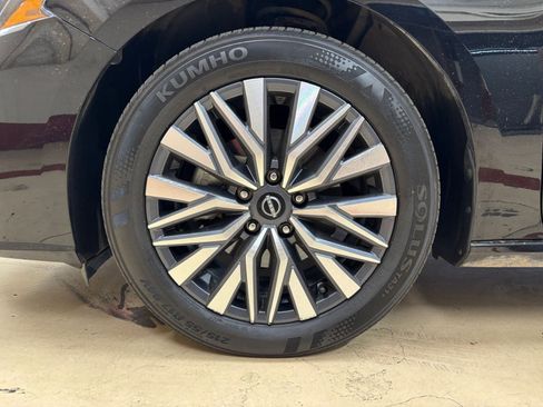 Used 2025 Nissan Altima 2.5 SV FWD image 30