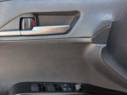 Used 2025 Toyota Camry SE image 3