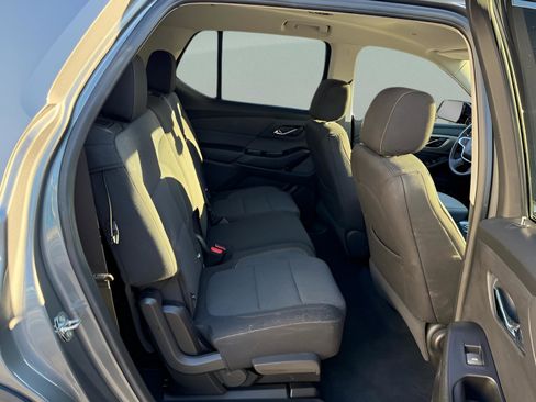 Used 2020 Chevrolet Traverse LS image 9