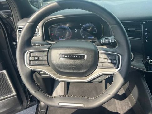 Used 2024 Jeep Wagoneer L Series II w/ Flexible Seating Group AWD/4WD image 10