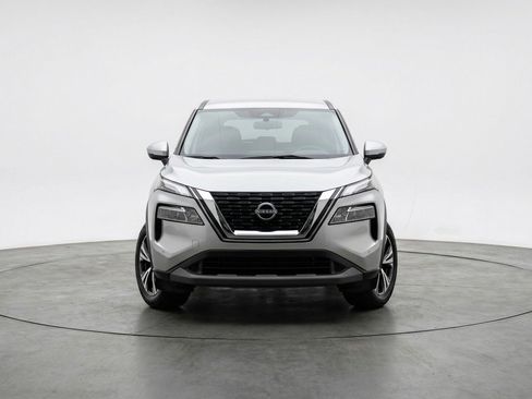 Used 2025 Nissan Rogue SV image 2