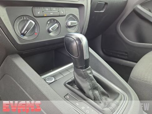 Used 2015 Volkswagen Jetta SE FWD image 10