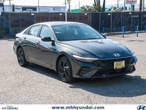 New 2026 Hyundai Elantra SEL Sport FWD image 5