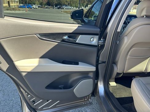 Used 2021 Lincoln Nautilus Reserve w/ Equipment Group 202A image 19