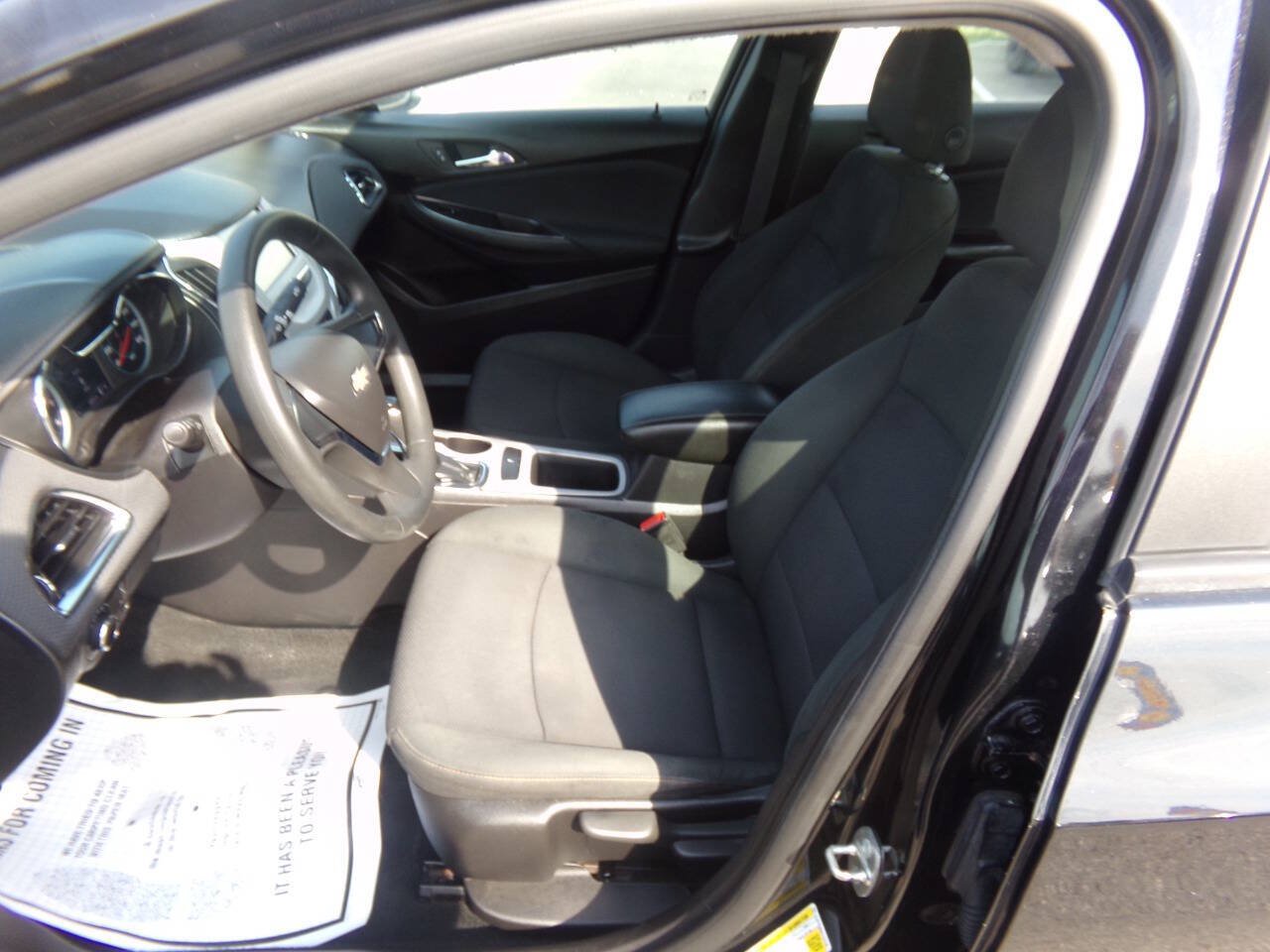 Used 2017 Chevrolet Cruze LS FWD image 9