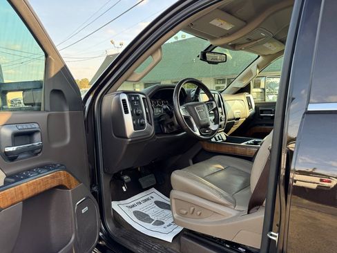 Used 2019 GMC Sierra 2500 SLT w/ Duramax Plus Package AWD/4WD image 18