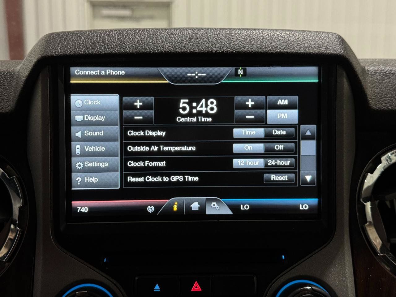 Used 2015 Ford F250 Lariat w/ Lariat Interior Package AWD/4WD image 13