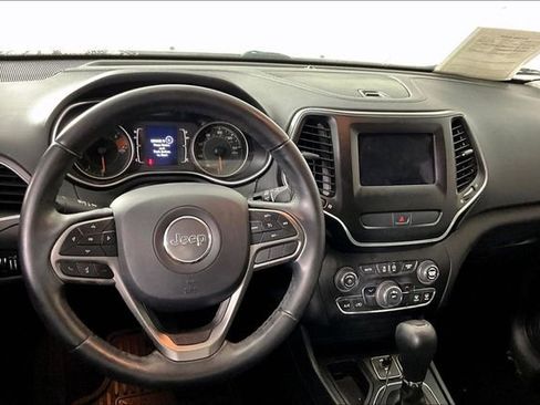 Used 2019 Jeep Cherokee Latitude Plus FWD image 2