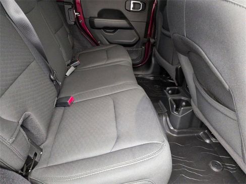 Certified 2022 Jeep Wrangler Unlimited Sahara w/ LED Lighting Group image 29