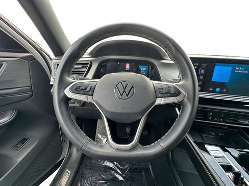 Used 2024 Volkswagen Atlas Cross Sport SE AWD/4WD image 12