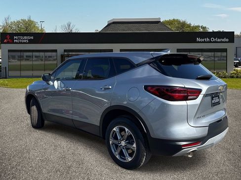 Used 2023 Chevrolet Blazer LT FWD image 3
