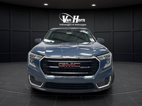 Used 2024 GMC Terrain SLE w/ Fleet Convenience Package AWD/4WD image 2