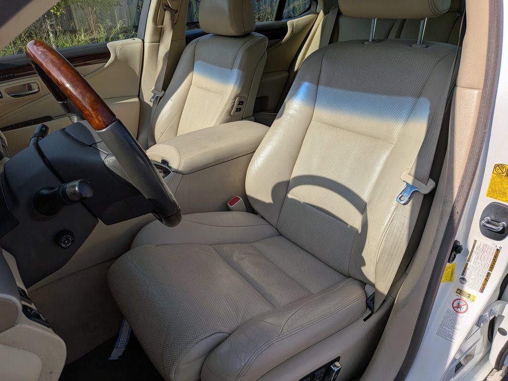 Used 2013 Lexus LS 460 w/ Comfort Pkg RWD image 11