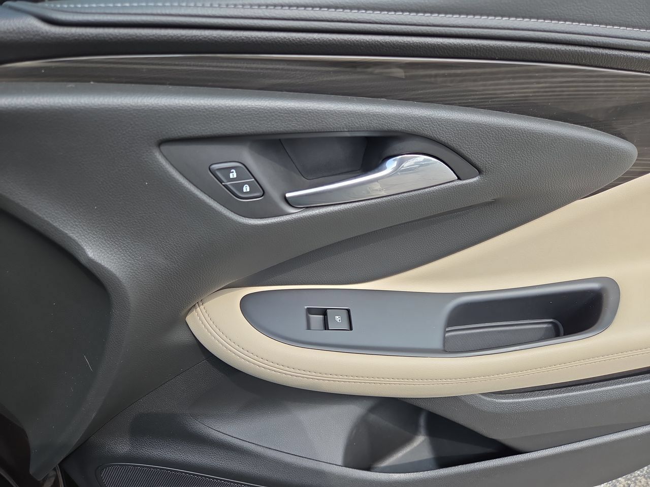 Used 2020 Buick Envision Essence w/ Experience Buick Package AWD/4WD image 21