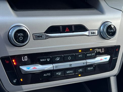 Used 2021 Ford Explorer XLT w/ Equipment Group 202A image 25