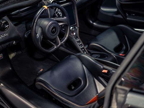 Used 2021 McLaren 765LT RWD image 16