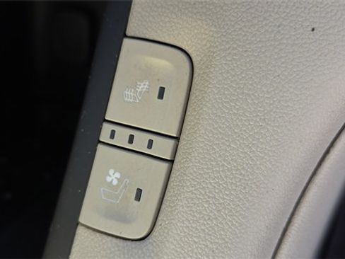 Used 2018 GMC Acadia Denali w/ Technology Package image 17