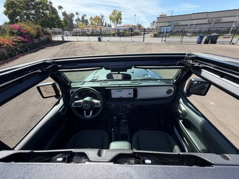 Used 2025 Jeep Wrangler Unlimited Sahara w/ Safety Group AWD/4WD image 31