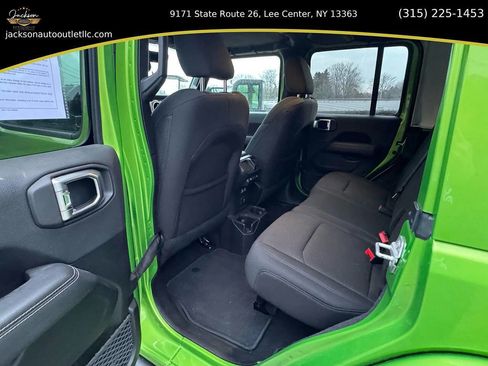 Used 2019 Jeep Wrangler Unlimited Sahara w/ Uconnect 4C Nav & Sound Group image 10