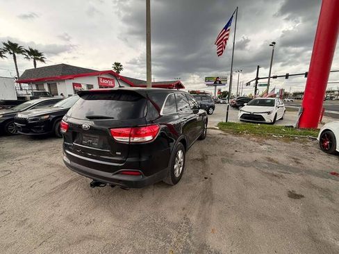 Used 2017 Kia Sorento L FWD image 12
