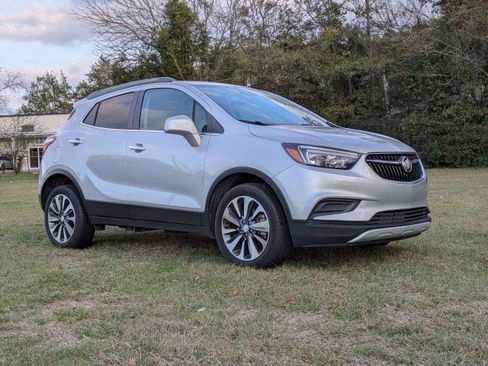 Used 2022 Buick Encore Preferred w/ Safety Package image 2