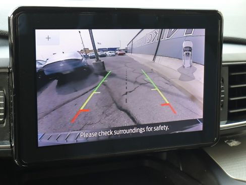 Used 2020 Ford Explorer XLT w/ Equipment Group 202A image 12