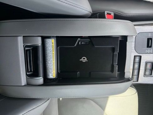 Certified 2021 Toyota Highlander Platinum AWD/4WD image 30