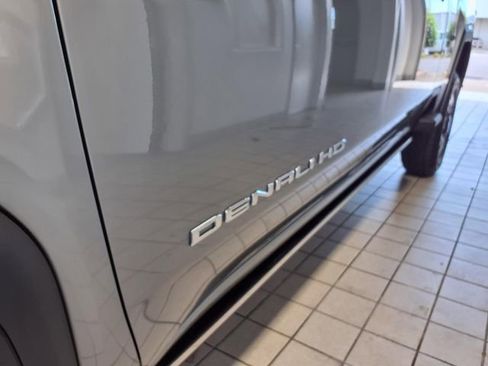 Used 2025 GMC Sierra 2500 Denali Ultimate AWD/4WD image 7