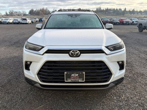 Used 2025 Toyota Grand Highlander Limited image 4