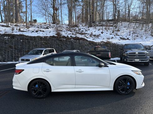 Used 2021 Nissan Sentra SR w/ SR Premium Package image 4