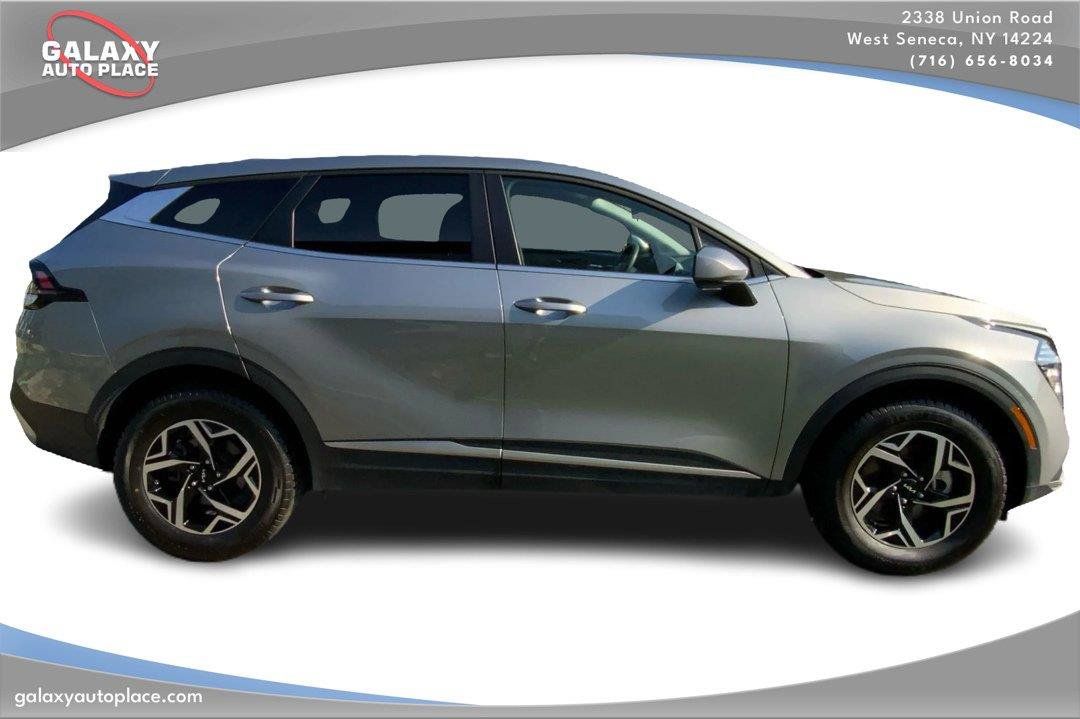 Used 2024 Kia Sportage LX AWD/4WD image 4