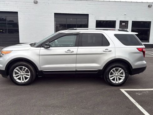 Used 2015 Ford Explorer XLT w/ Equipment Group 202A image 4
