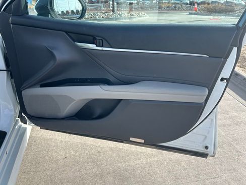 Used 2018 Toyota Camry XLE image 21