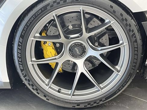Certified 2025 Porsche 911 GT3 RS RWD image 12