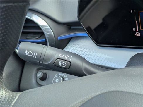 Used 2025 Chevrolet Trax LT FWD image 15