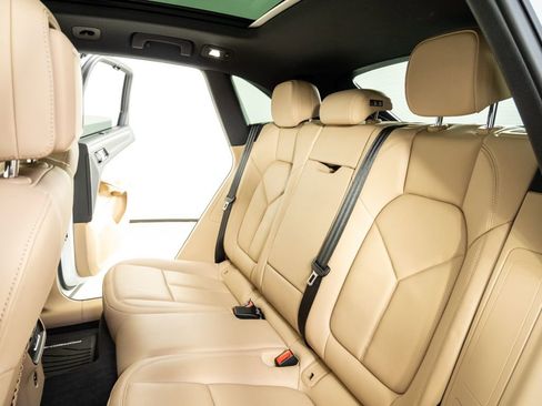 Certified 2024 Porsche Macan AWD/4WD image 22