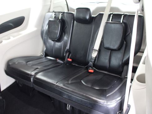 Used 2024 Chrysler Pacifica Touring-L FWD image 20