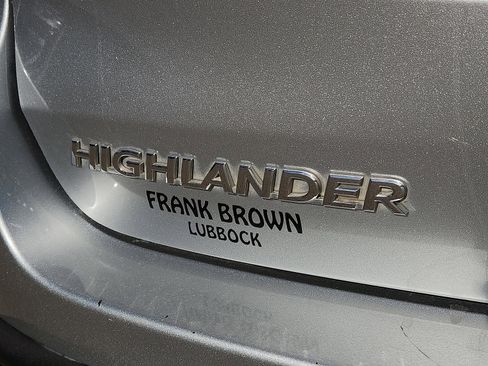 Used 2017 Toyota Highlander SE image 8