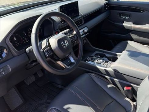 Used 2025 Honda Pilot TrailSport image 16