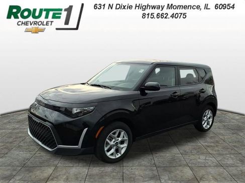 Used 2025 Kia Soul LX FWD image 1
