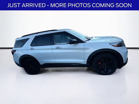 Used 2022 Ford Explorer ST w/ Equipment Group 401A image 9