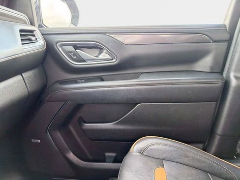 Used 2022 GMC Yukon XL AT4 w/ Technology Package AWD/4WD image 19
