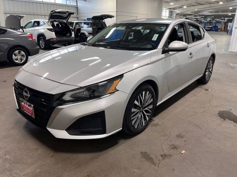 Used 2023 Nissan Altima 2.5 SV image 7